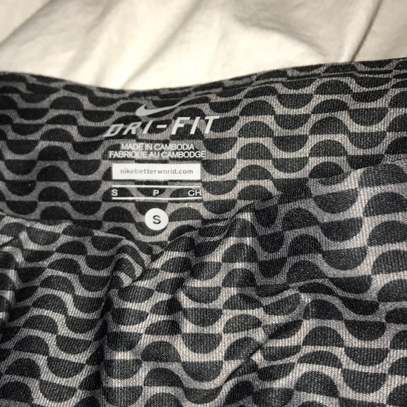 Nike Small Dry Fit cropped leggings🌪 - Picture 3 of 3